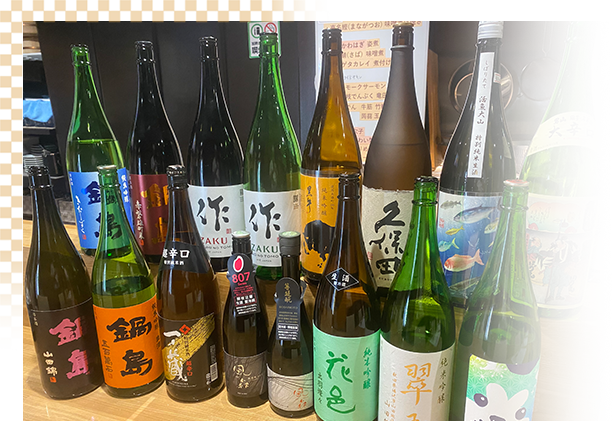 約30種類の全国各地の日本酒を堪能できる